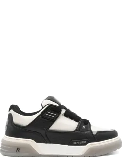 Studio Sneakers