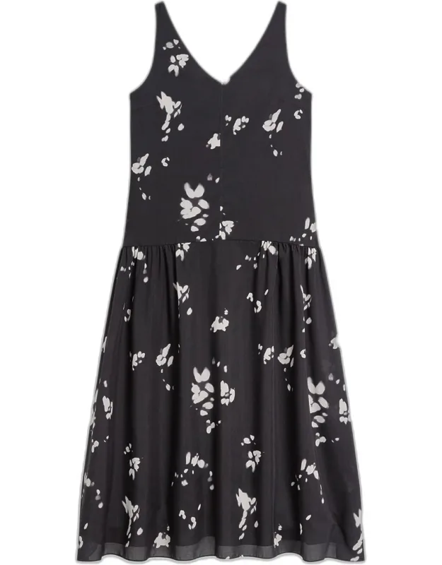 Sleeveless V-neck Midi Dress