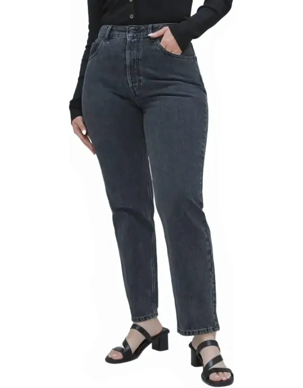Curvy 90's Cheeky Straight Jeans