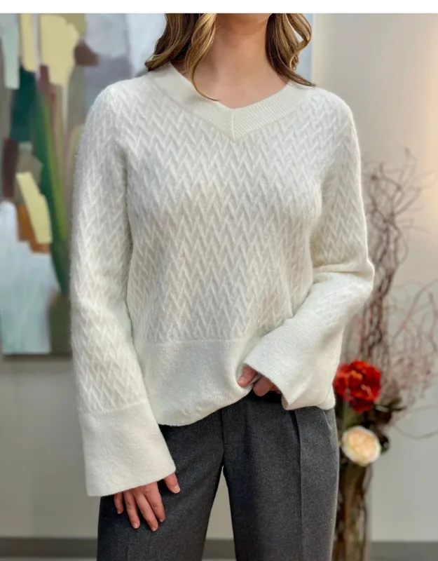 Long Sleeve V-neck Pullover