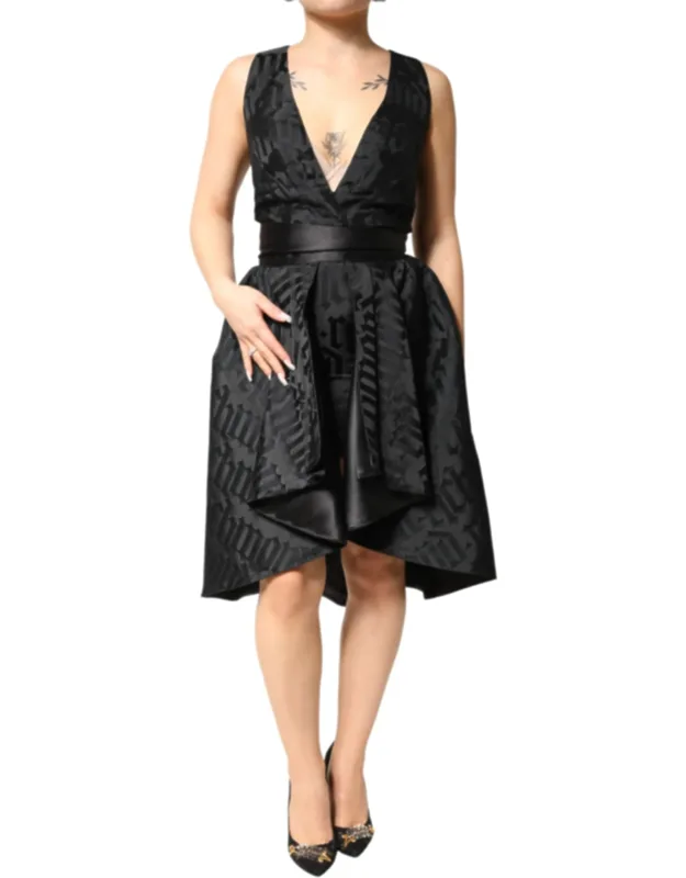 Deep V-neck Sleeveless Dress