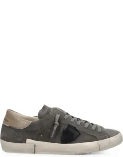 Low-top Sneakers