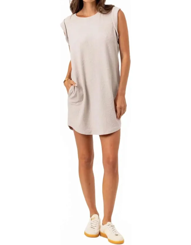 "elska Mini Dress - Sleeveless Shift With Stitched-on Pockets"