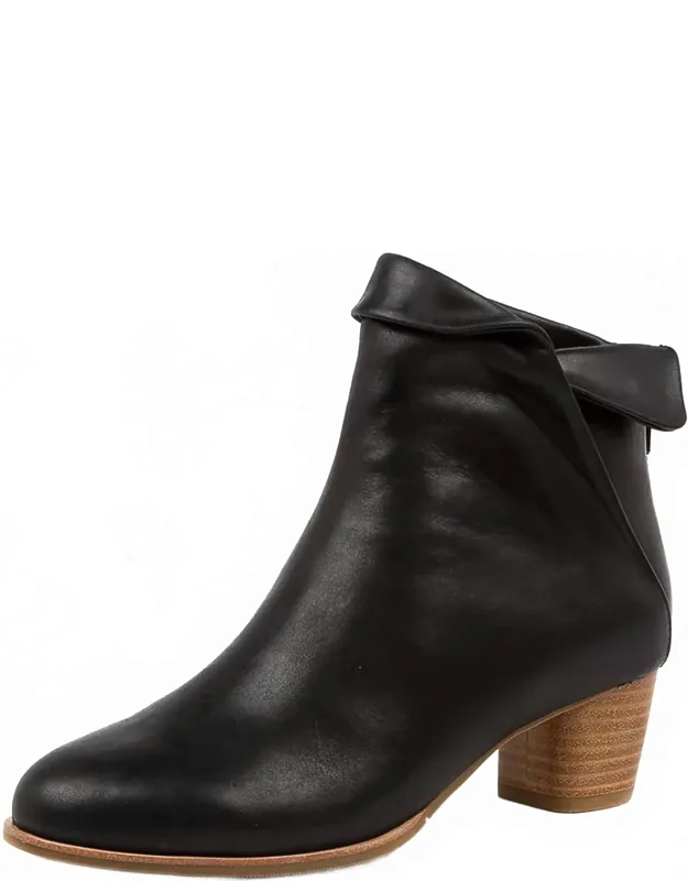Grale Boots - Wide In Leather