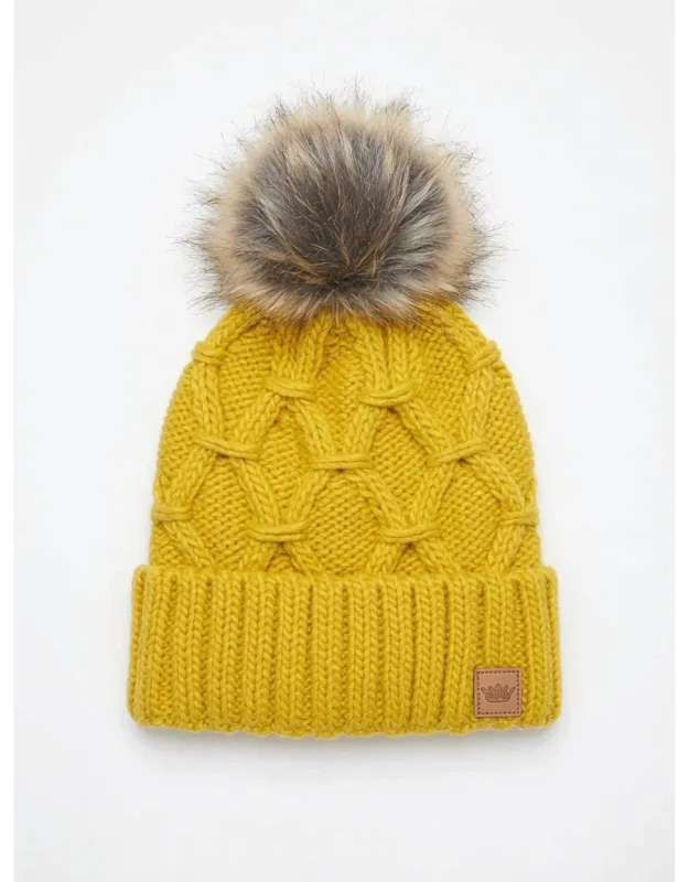 Cable Knit Pom Hat