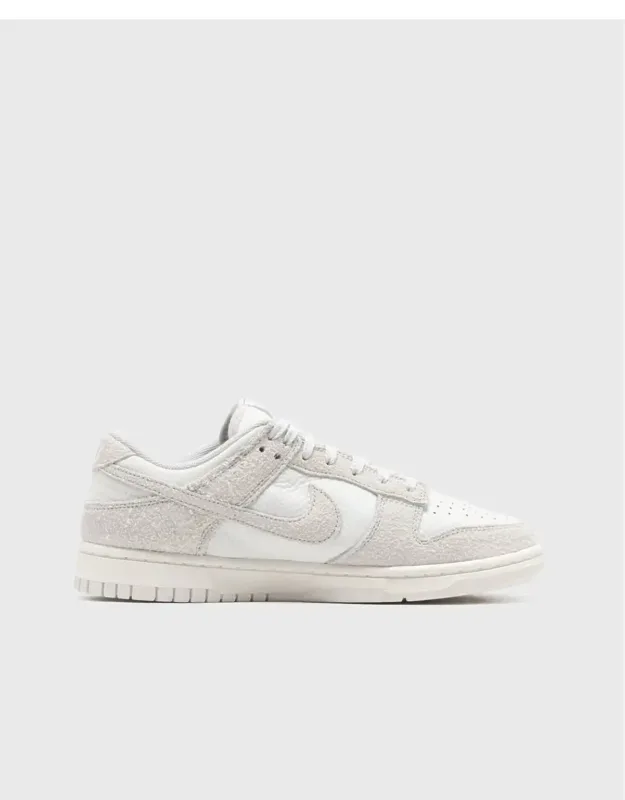 Dunk Low Sneakers