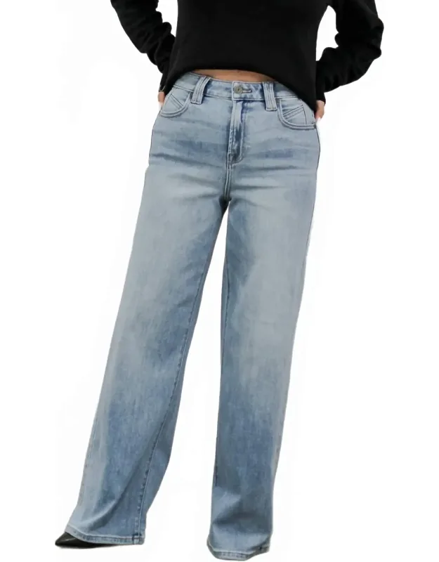 Clean Wide Leg Jeans - Vintage-inspired Cut, Comfortable Cotton Blend