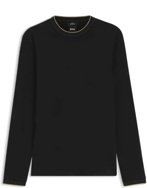 Long-sleeved T-shirt