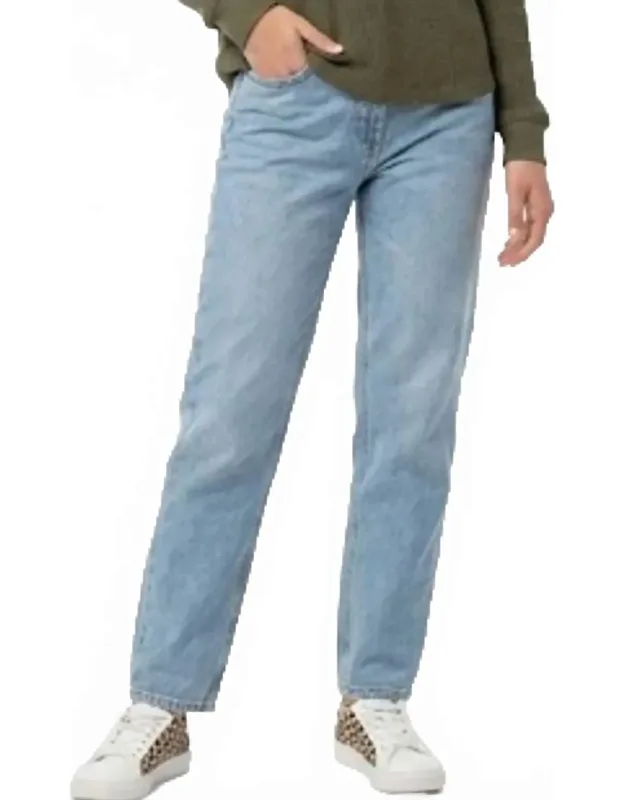 Mid Rise Wide Leg Jeans