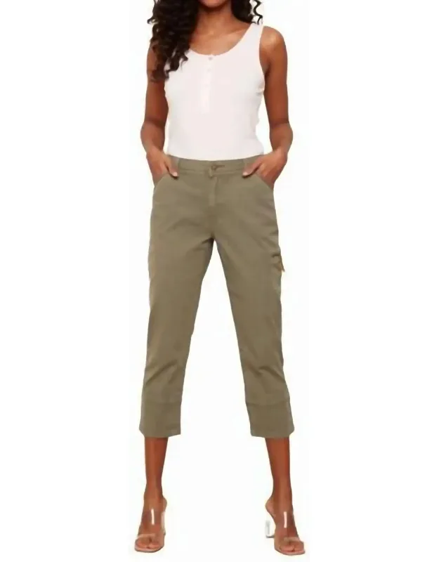 Pull-on Cropped Capri Pants
