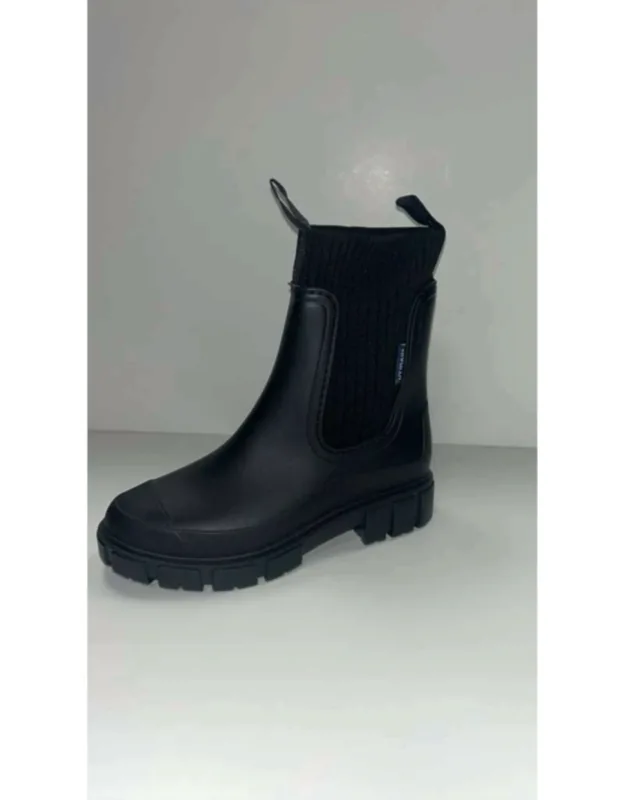 Uyirin Rubber & Sock Rain Boot