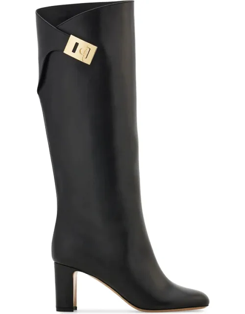 Hug Buckle Boots