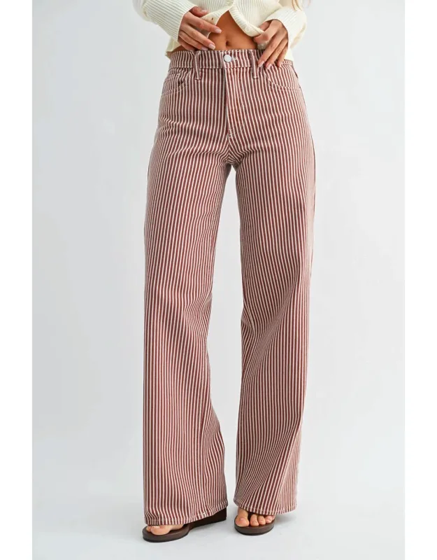 Relaxed Wide Leg Jeans