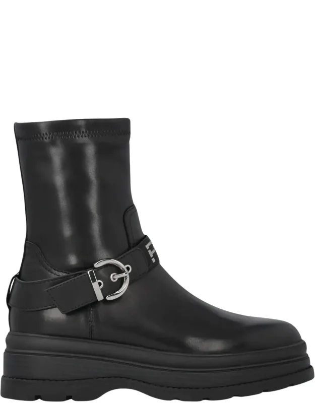 Ankle Boots With Silver Buckle And Sturdy Sole