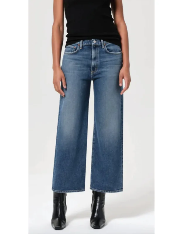 Harper Crop Jean With Straight Leg And Functional Pockets