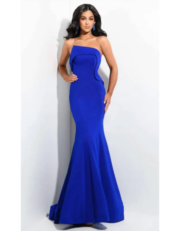 Strapless Bateau Neckline Trumpet Dress