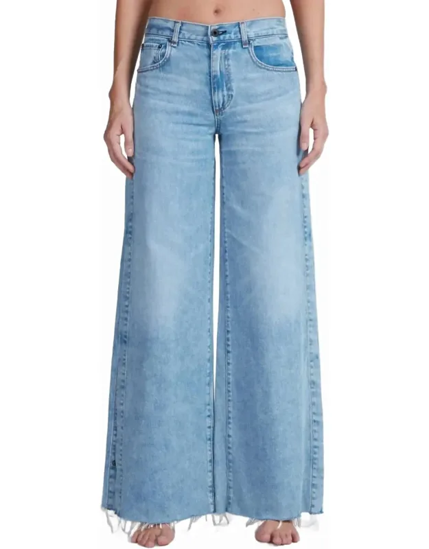 Relaxed Wide Leg Jeans