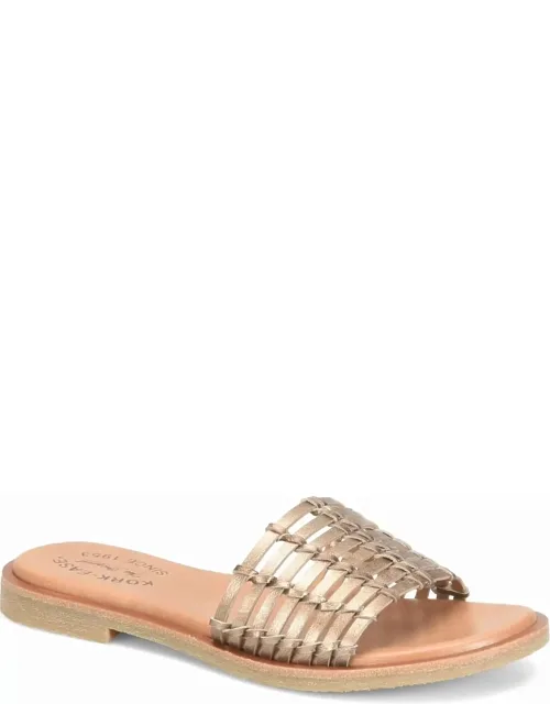 Deja Flat Sandals