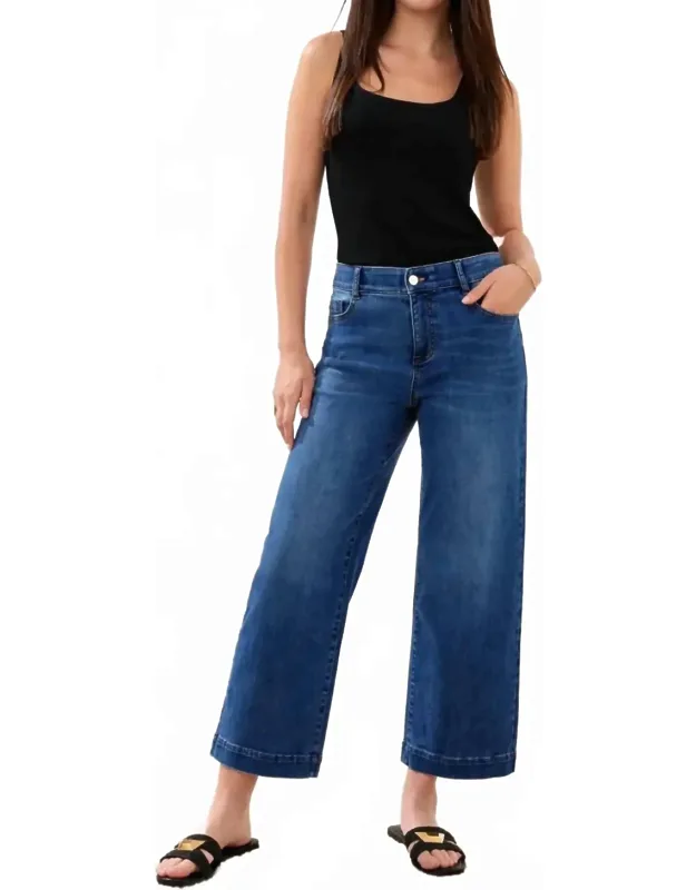 Hugging Wide Crop Jeans