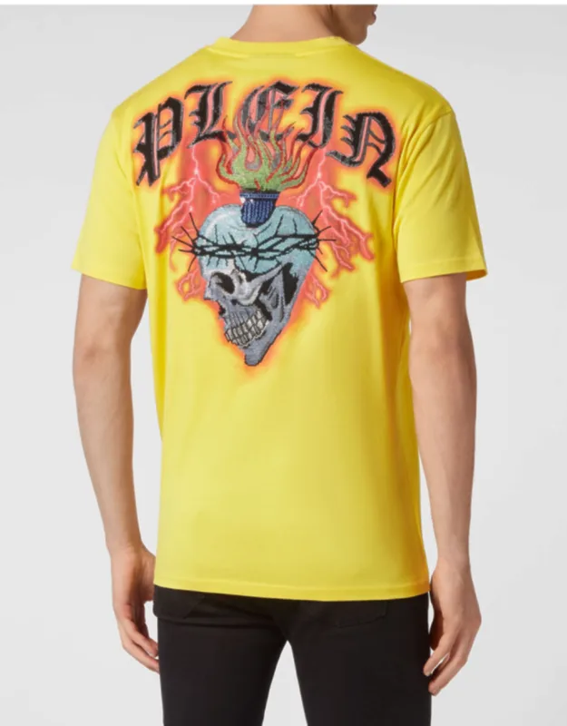 T-shirt With Round Neck And Love Tattoo