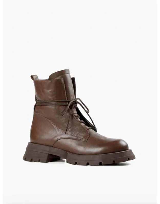 Tie Lugg Boots