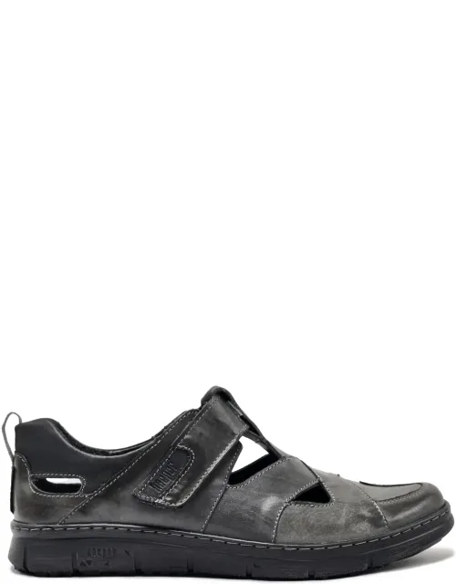 Everyday Closed-toe Leather Sandals