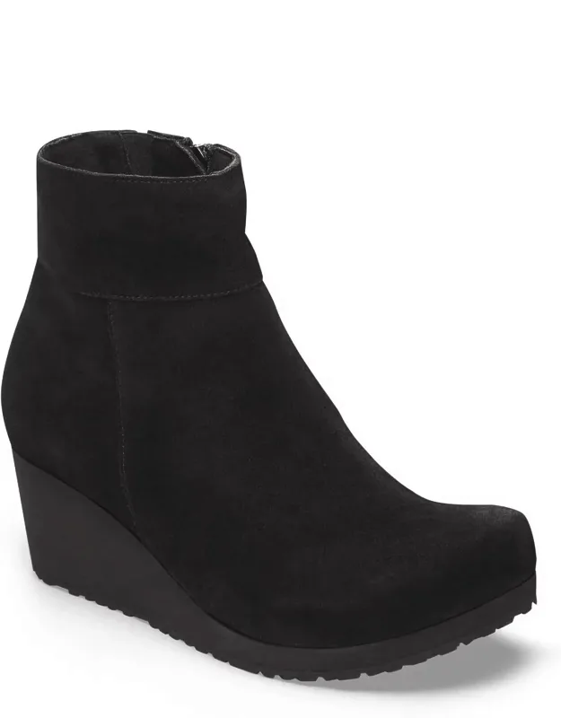 Ebba Suede Leather Ankle Boot