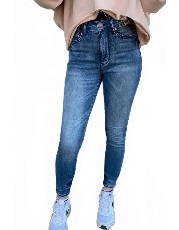 Matilda Control Non Distressed Washed Jeans