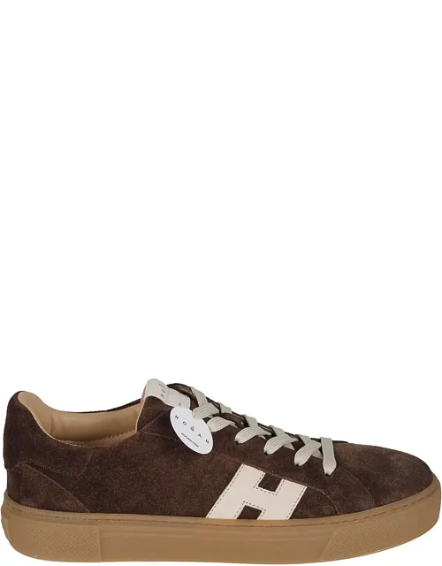 Low-top Sneakers With Contrasting Logo And Suede Finish