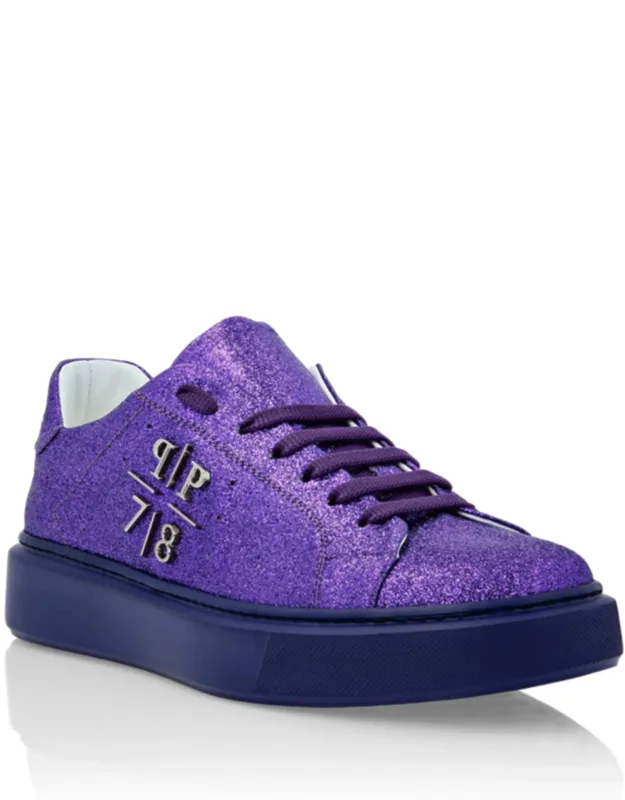Lo-top Sneakers