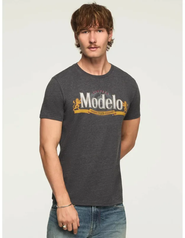 Modelo Skulls Tee