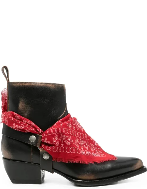Pointed-toe Boots