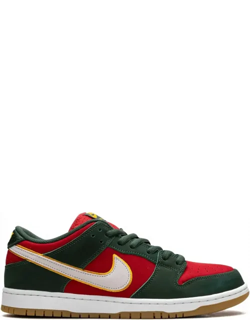 Dunk Low Sneakers