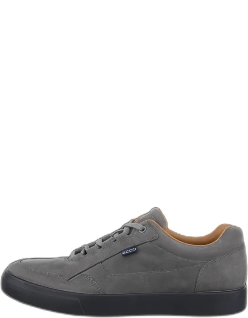 Soft 10 Nubuck Sneakers