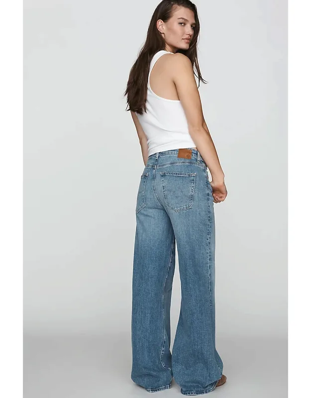 Saige Mid-rise Wide-leg Jeans