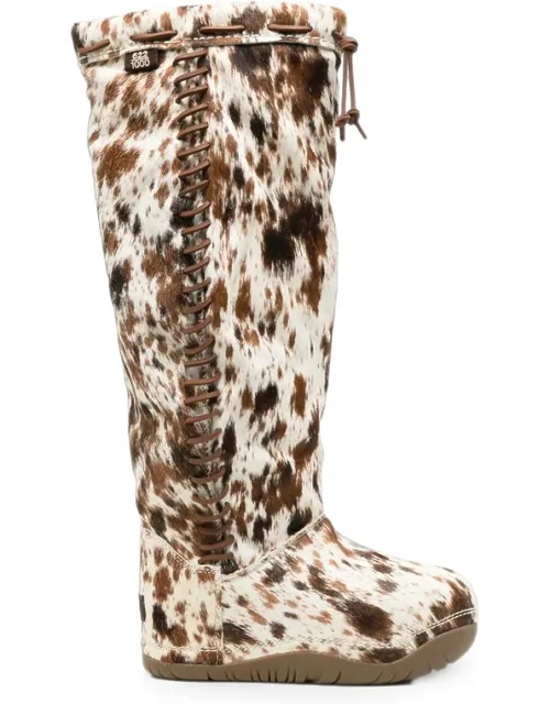 Bucked Lace-up Boots