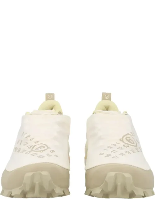 Cross Dust Sneakers