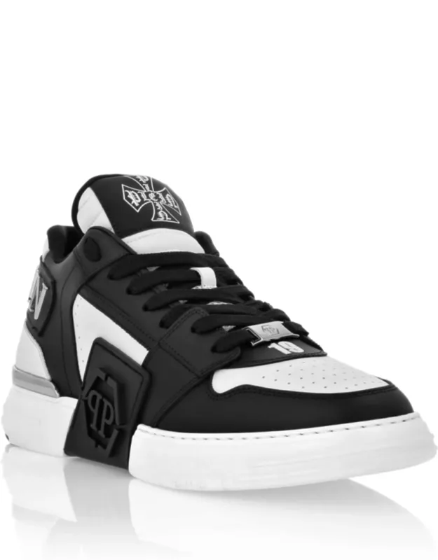 Low Top Sneakers With Nickel-plated Metal Heel Stabilizer And Shock-absorbing Midsole