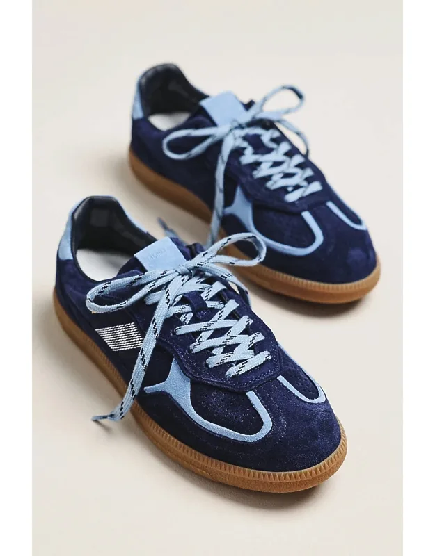 Rife Sneakers