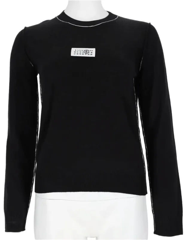 Fitted Long-sleeve Sweater With Crew Neckline And Subtle Stitching