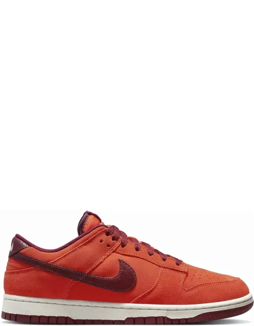 Dunk Low Sneakers