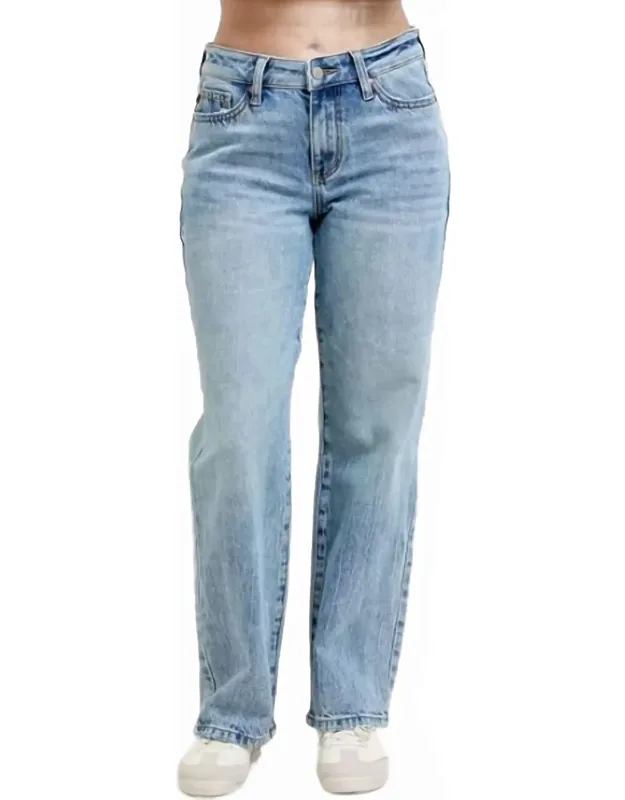 Classic Straight Jeans - Petite In Light Wash