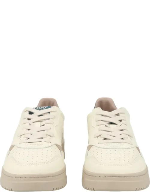 Medalist Low Nubuck Suede Leather Sneakers