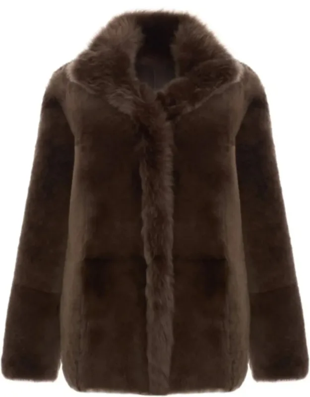 Shearling Jacket With Plush Texture And Wide Collar