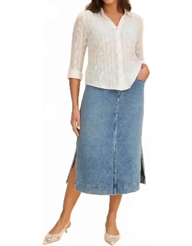 Pull-on Skirt With Slits