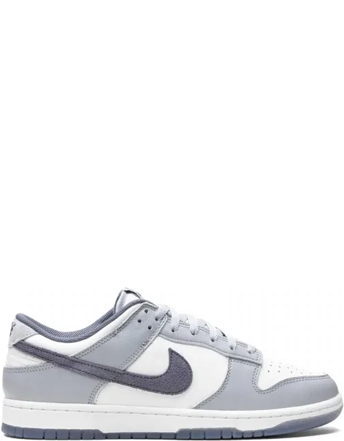Dunk Low Sneakers