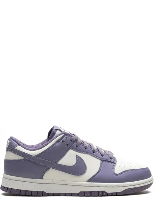 Dunk Low Sneakers With Round Toe Design And Contrasting Laces