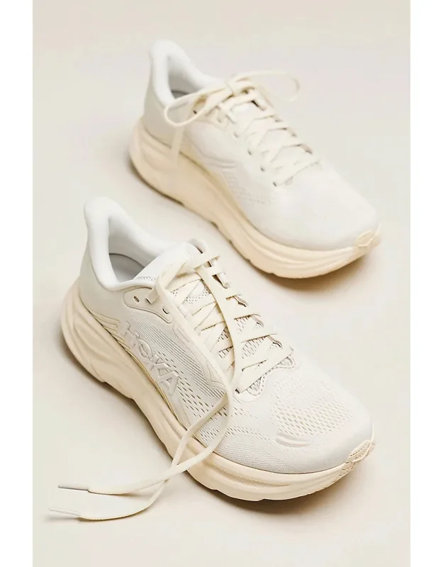 Clifton 11 Sneakers