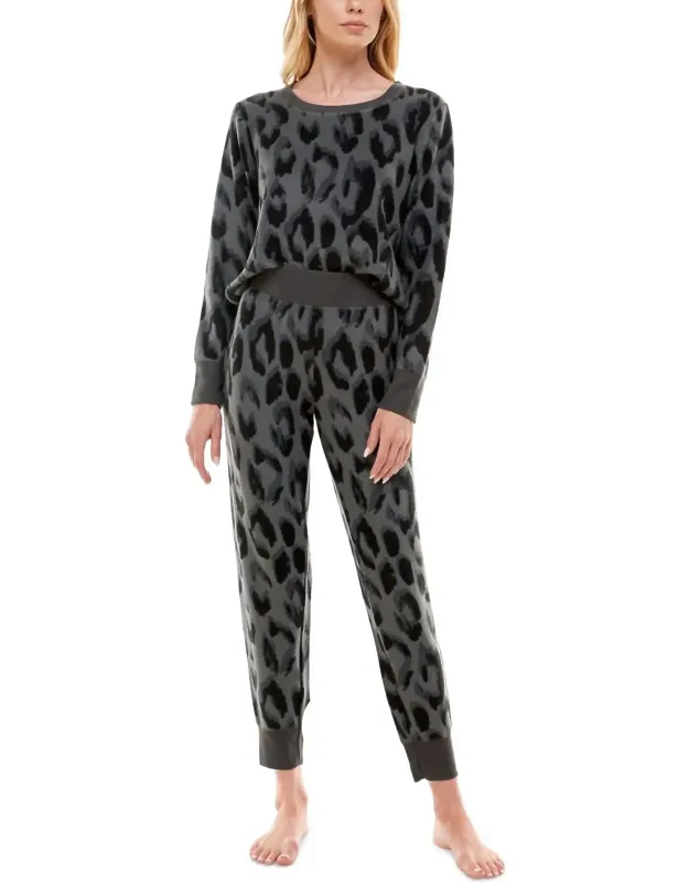Long Sleeve Top And Leggings Pajama Set In Leopard Print