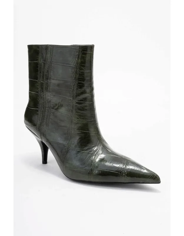 Pointed Toe Boot